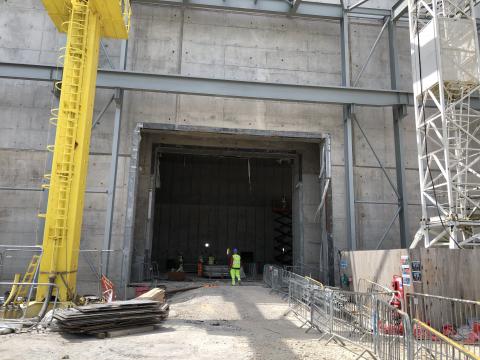 Acces to test bed closed by DIB motorised 400 tons shielded door
